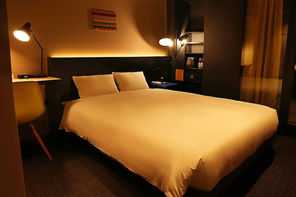 CITY, DOUBLE BED