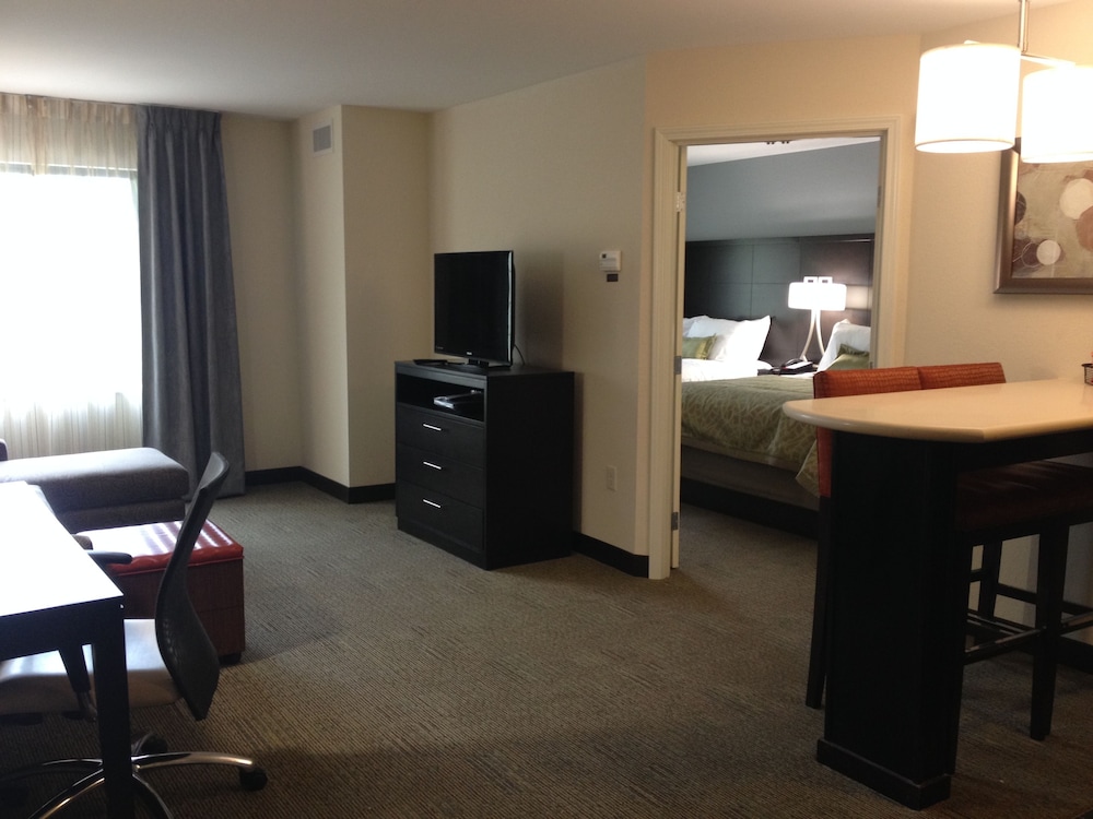 Staybridge Suites Schererville 32/55