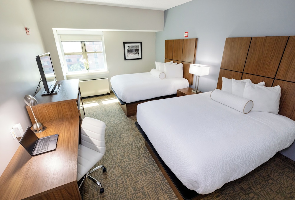 DELUXE, 2 QUEEN BEDS, ACCESSIBLE