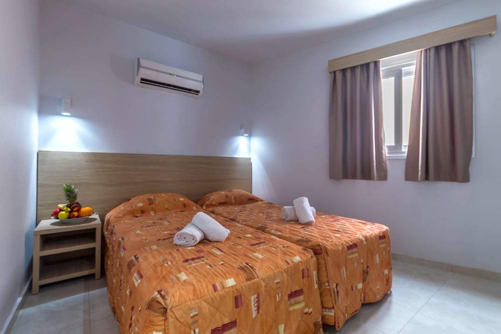 Paul-Marie Hotel Apartments 20/50