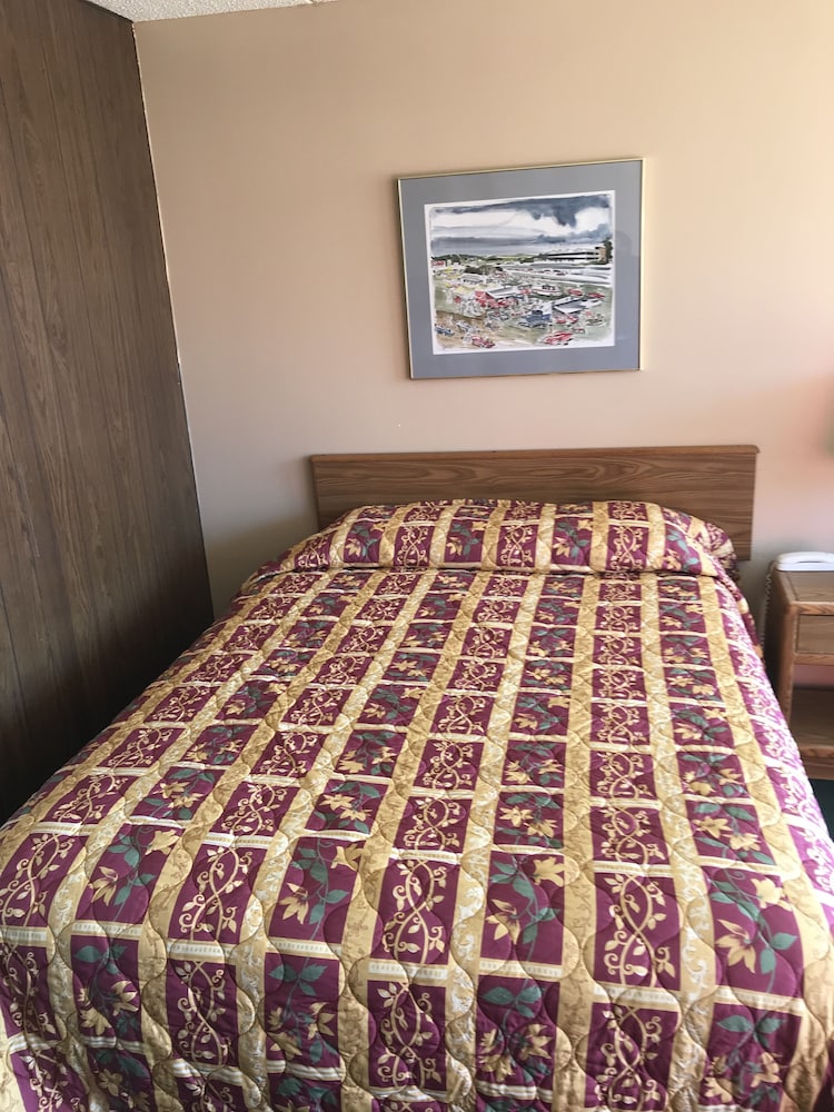 Budget Host Village Inn 7/22