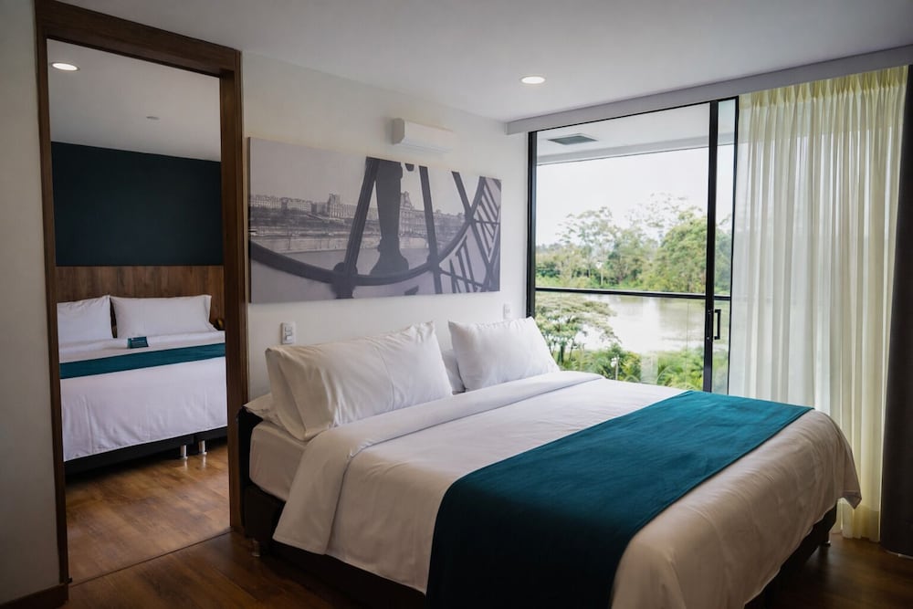 Family, Quadruple, King Bed, 2 Bathrooms