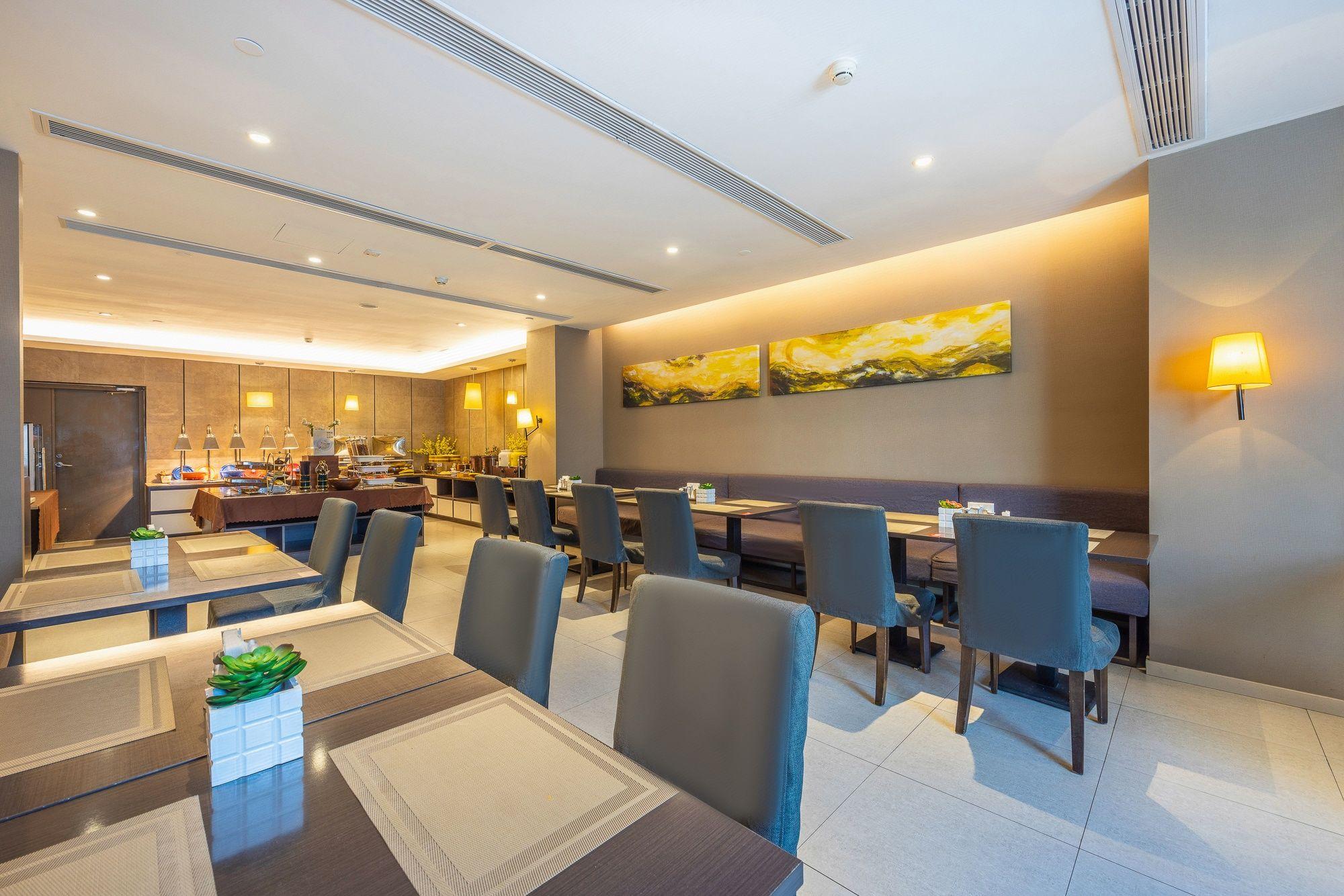 Home Inn Plus (Lanzhou Zhangye Road Xiguan Metro Station) 33/39