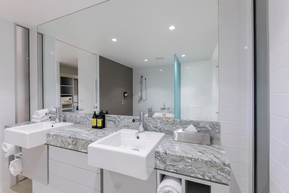 Coconut Grove Port Douglas 48/50