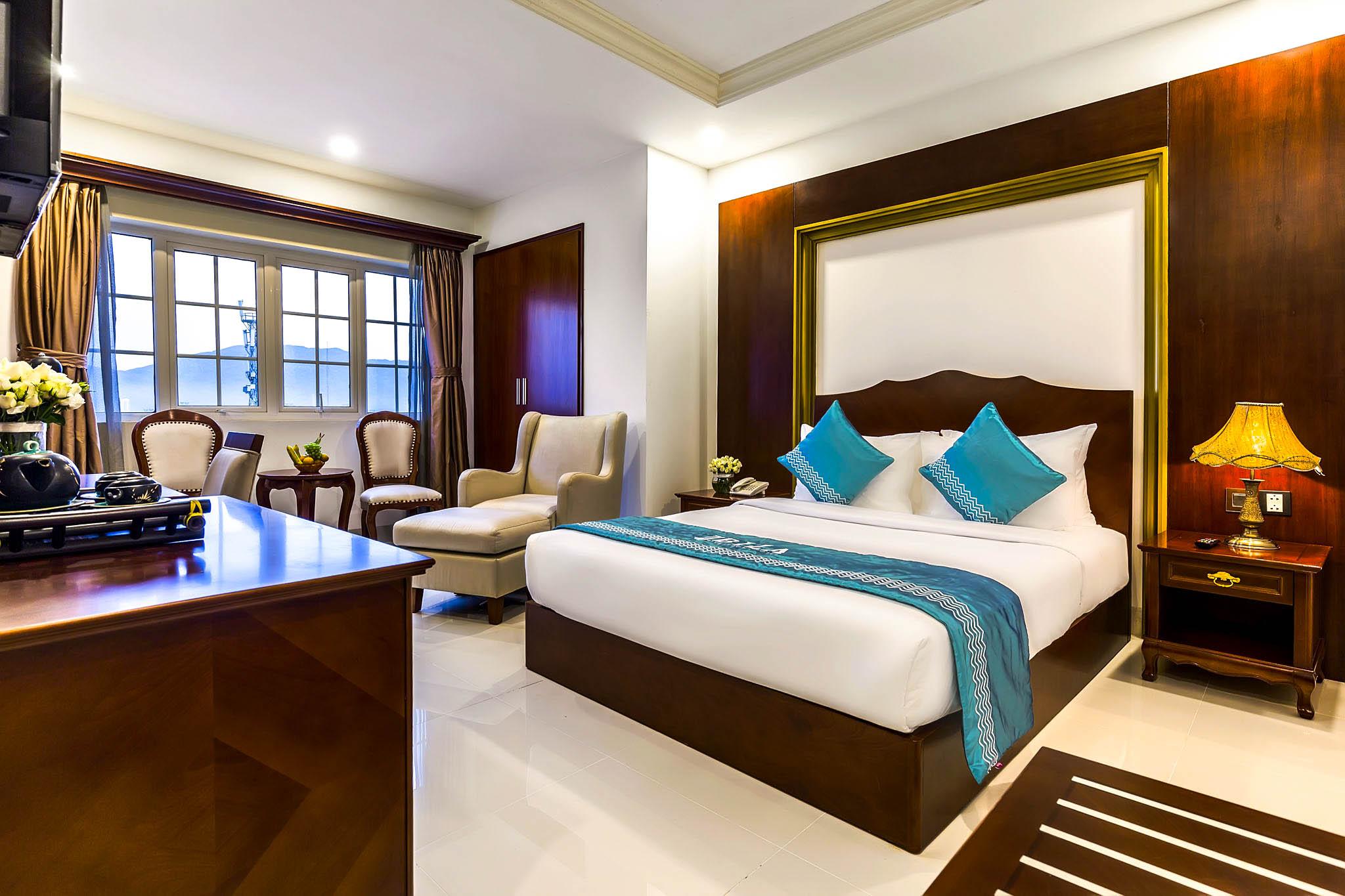 Deluxe, Double Bed, Partial River View