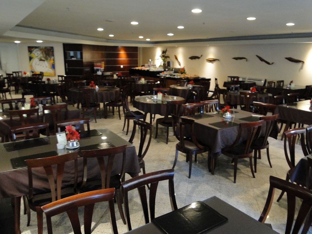 Plaza Praia Suites 68/75
