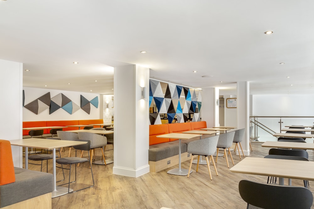 Holiday Inn Express Edinburgh City Centre 34/62