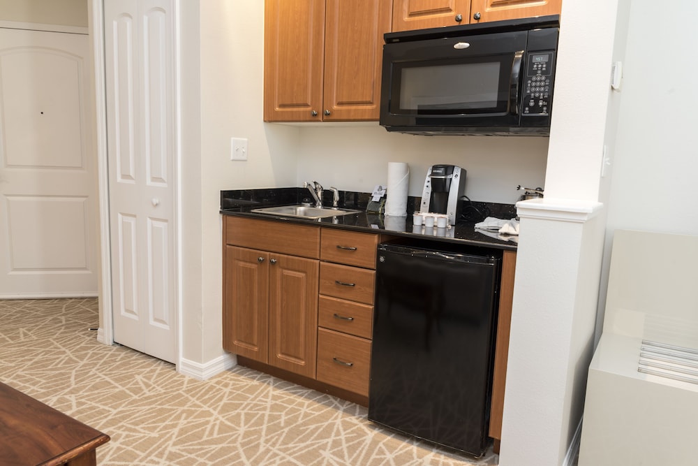The Point Hotel & Suites 22/75
