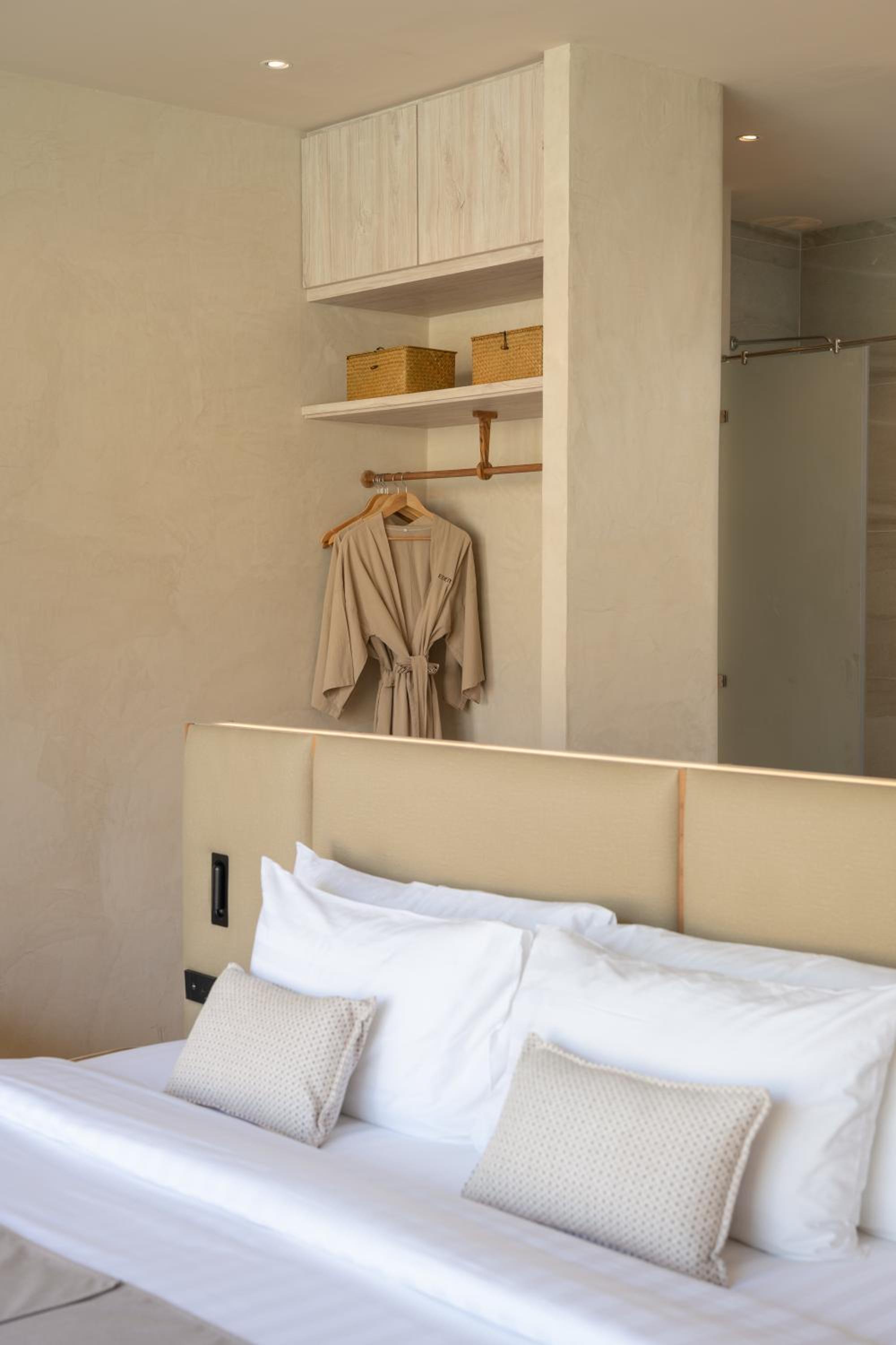 Oasis, Suite, Pool Access