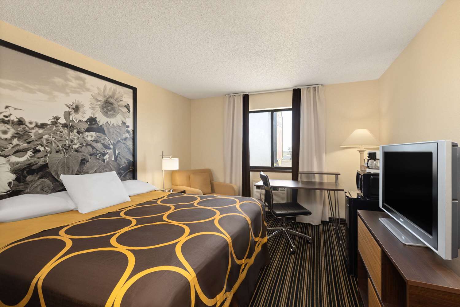Super 8 by Wyndham Dodge City 13/23