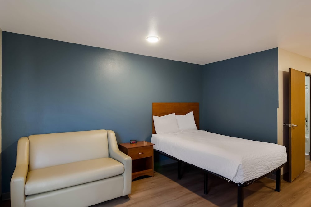 WoodSpring Suites Jacksonville East 295 Cruise Port 25/47