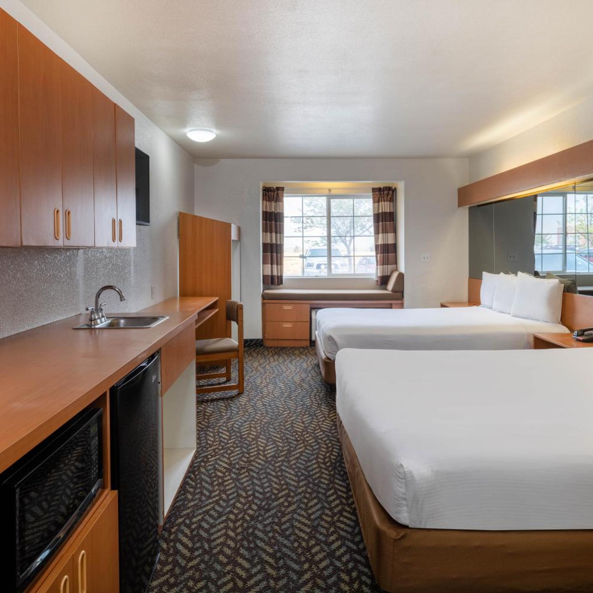 Suite, 2 Queen Beds, Accessible