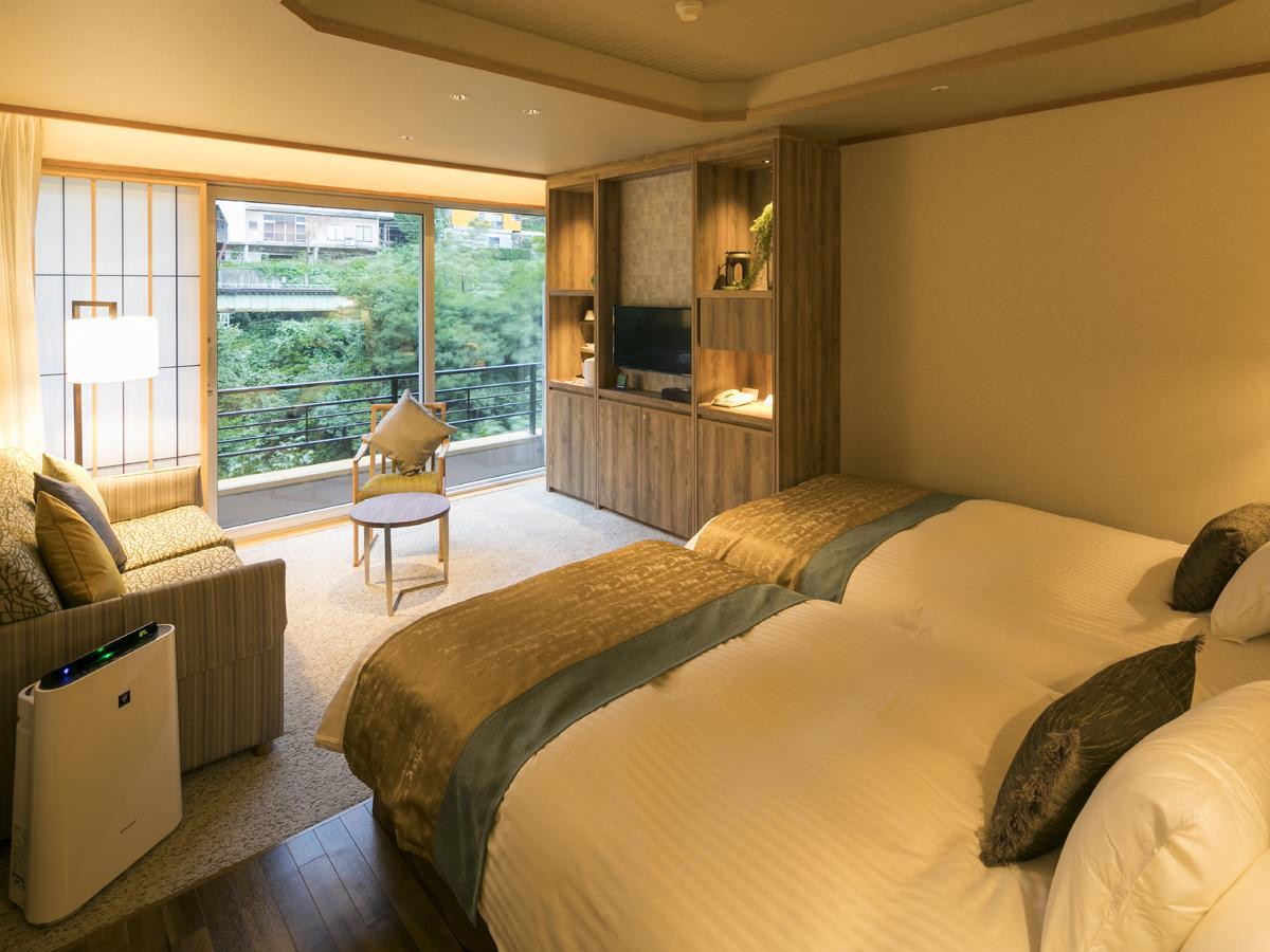 Room, Twin Beds, Mountain View