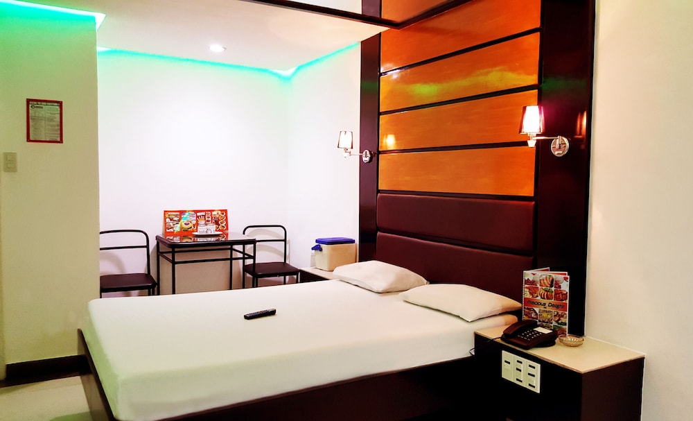 Halina Drive Inn Hotel - Pasay 8/16