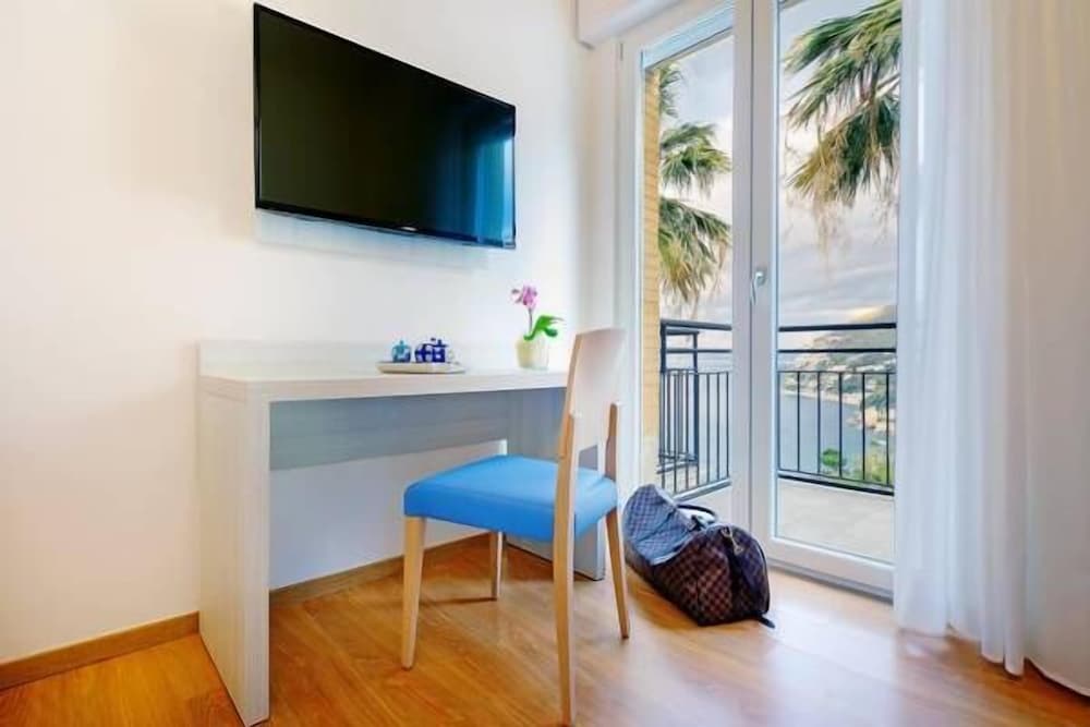 Hotel Aequa 24/41