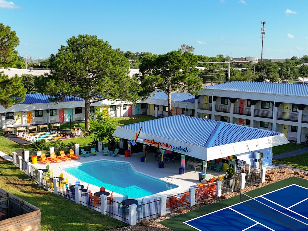 Hotel Mccoy College Station Art Libations Pool Society 55/58