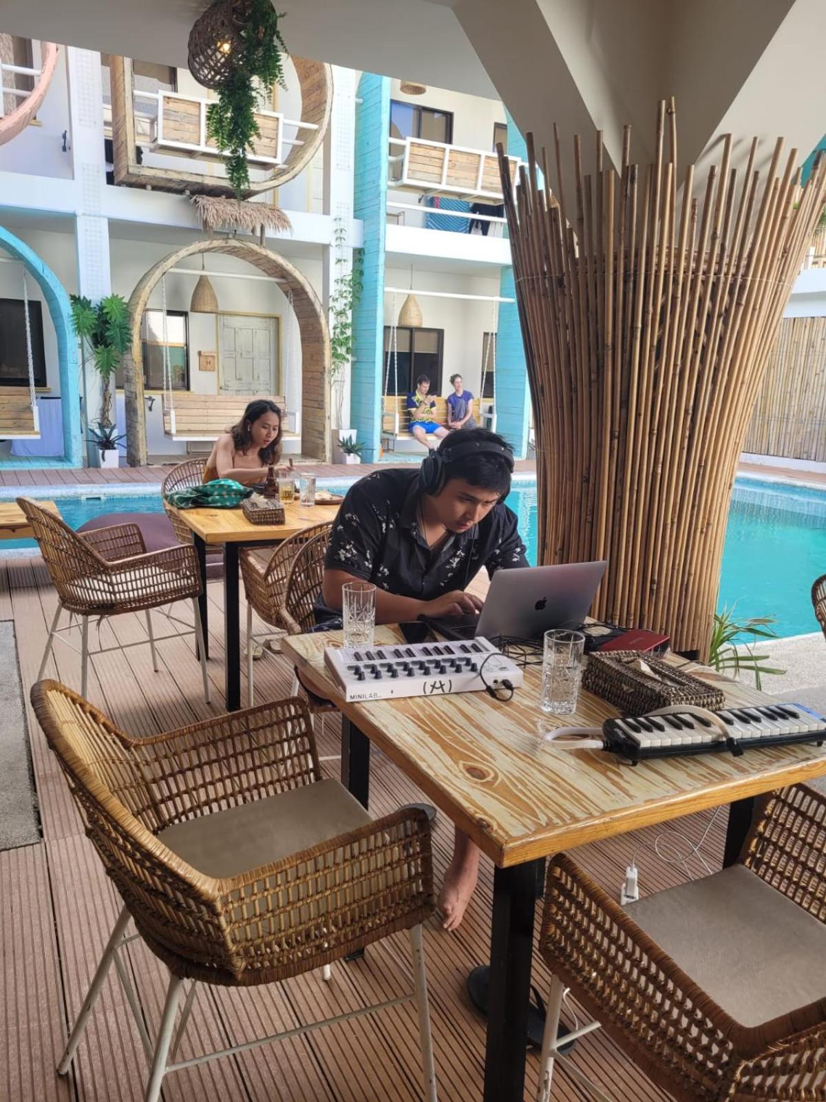 Happiness Hostel Boracay 35/49
