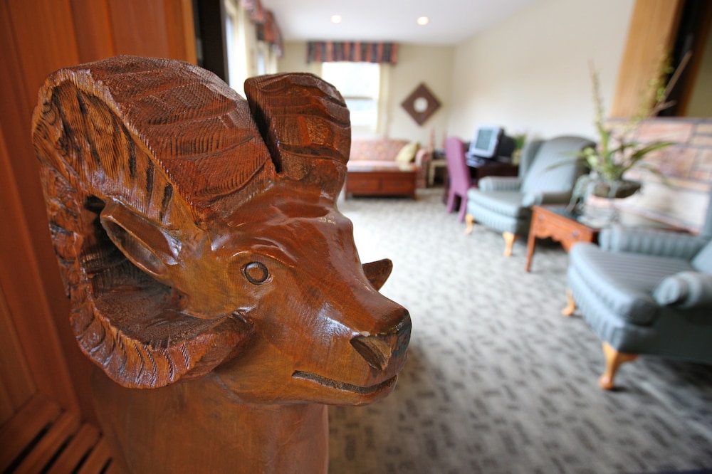 Mountaineer Lodge 52/67