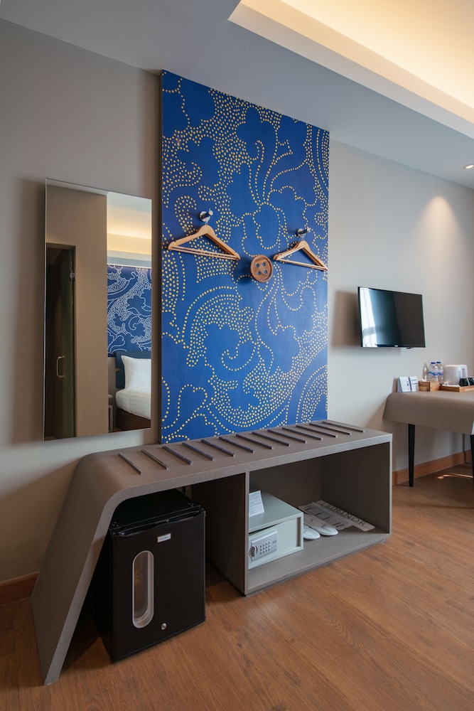 Luminor Hotel Airport Sidoarjo By WH, Best Choice and Strategic Location with a Rooftop area in Town 23/38