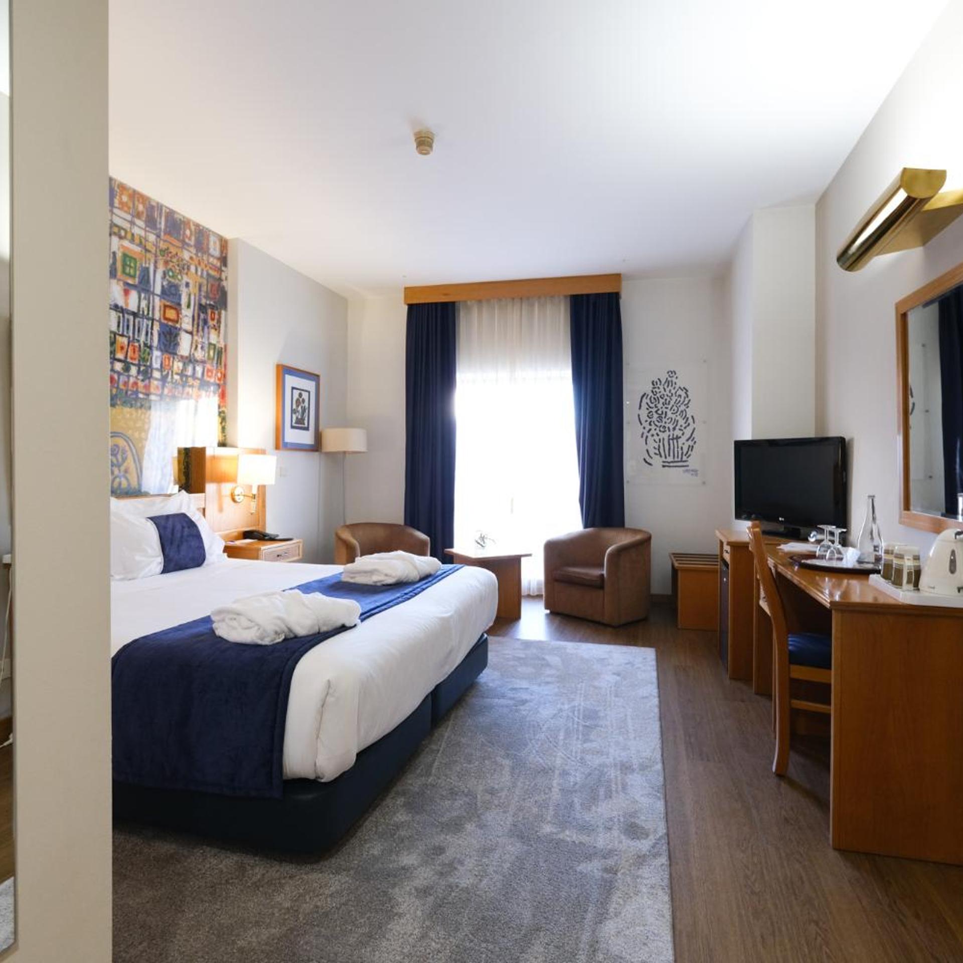 Deluxe, King Bed