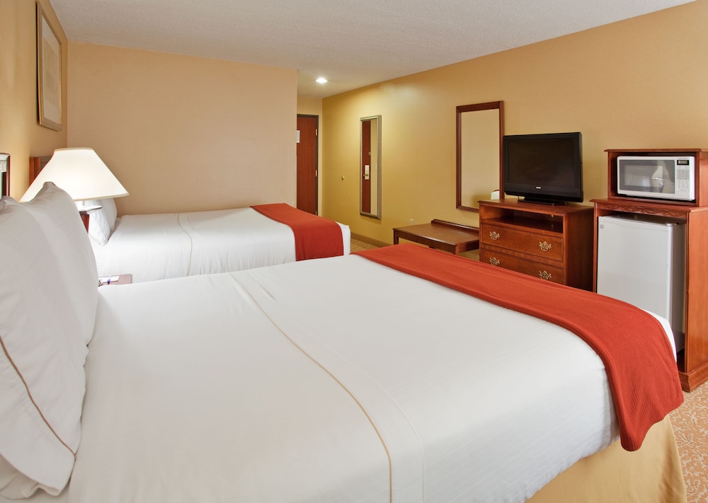 Holiday Inn Express Suites St Louis West Fenton 12/65