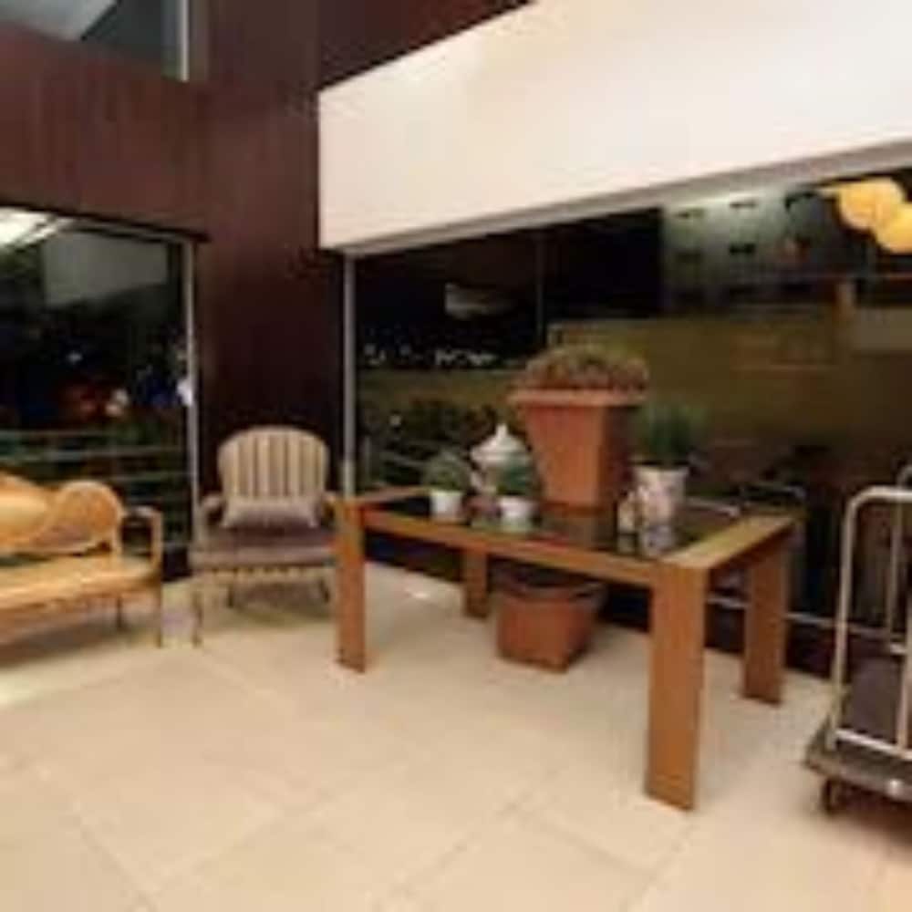 Oasis Tower Hotel 41/61