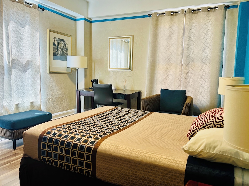 Admiral Hotel 28/56