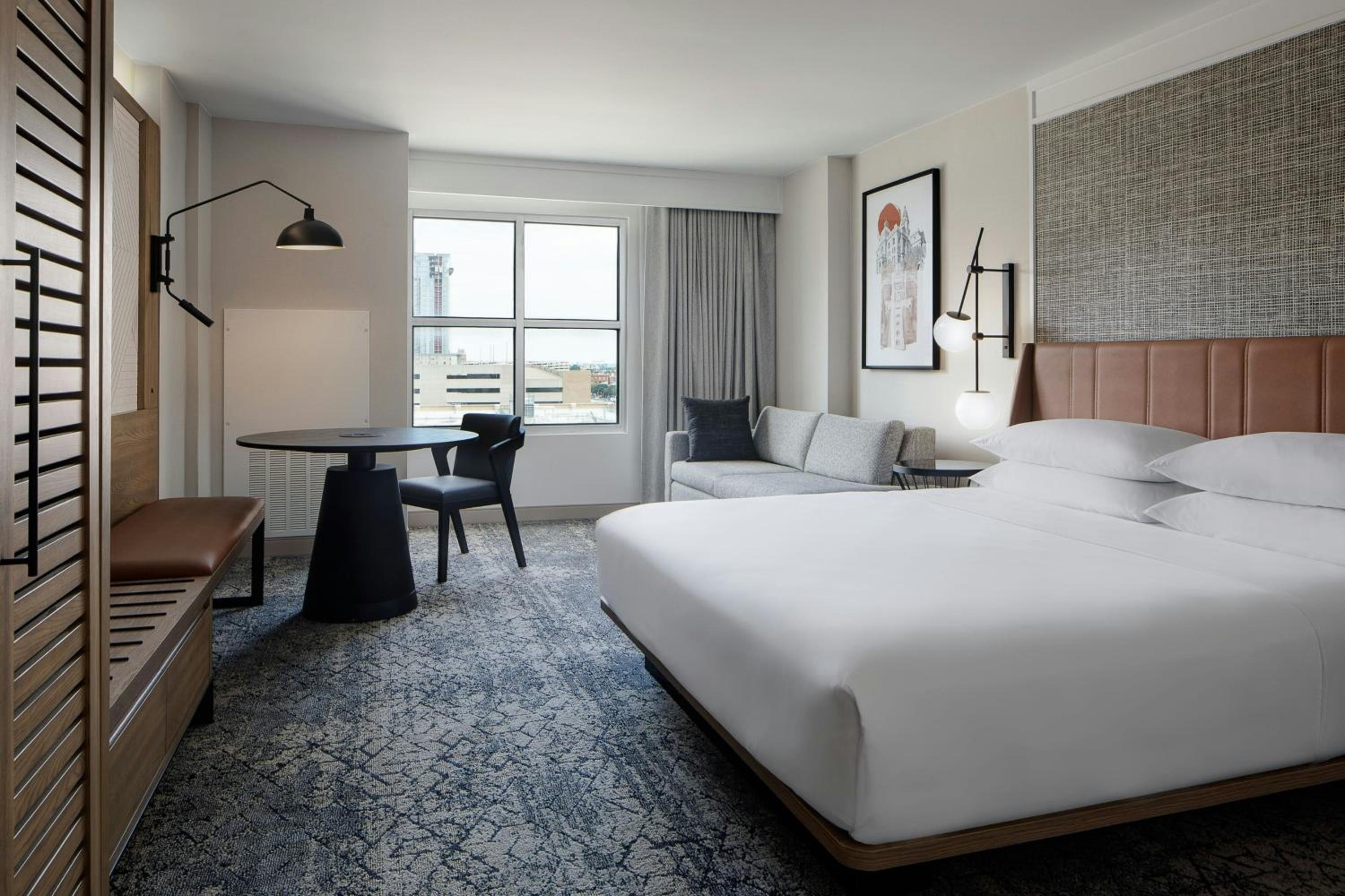 غرفة بسرير كينج، Sheraton Fort Worth Downtown Hotel 4/10