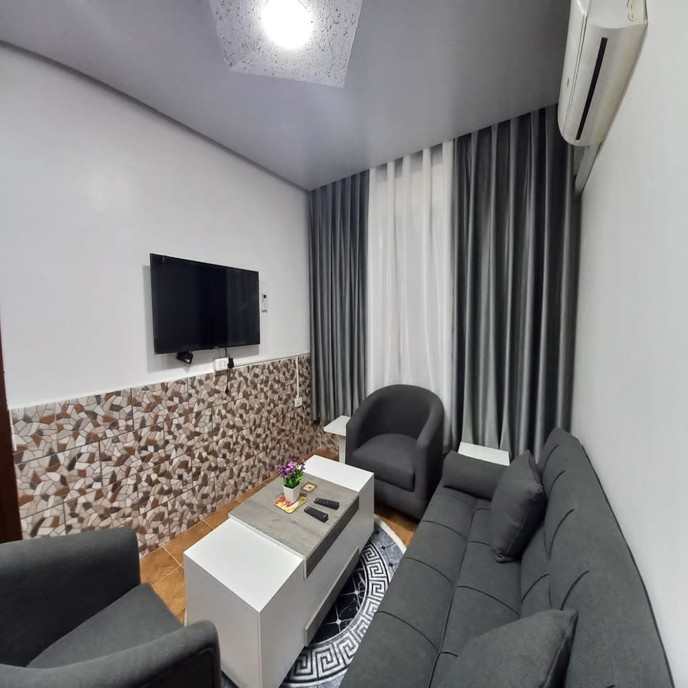 Al-Nujoom Hotel Suites 18/19