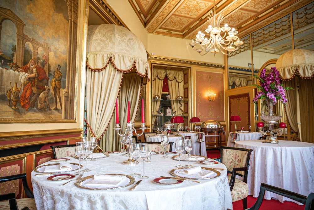 restaurant cafeteria
