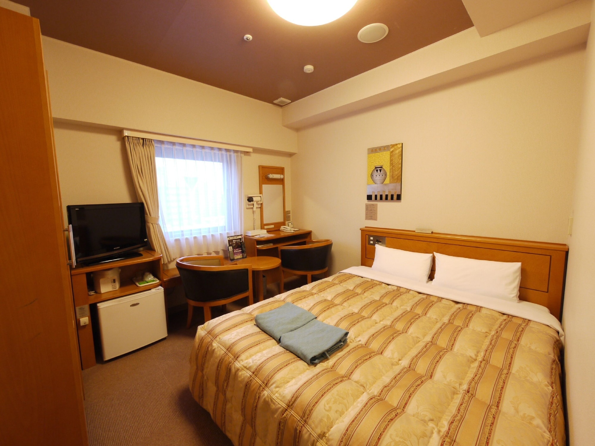 ROOM, DOUBLE BED, SMOKING