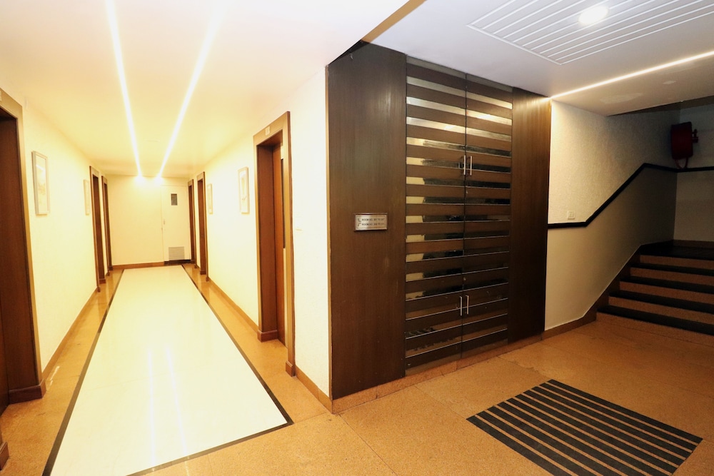 Hotel Rajhans Regent 25/48