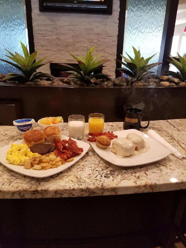 Club Hotel Nashville Inn Suites 46/67