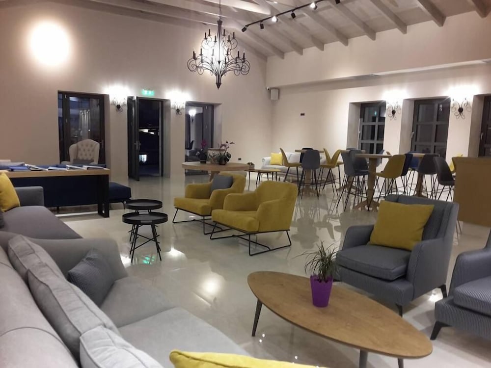 Adams Hotel 34/44