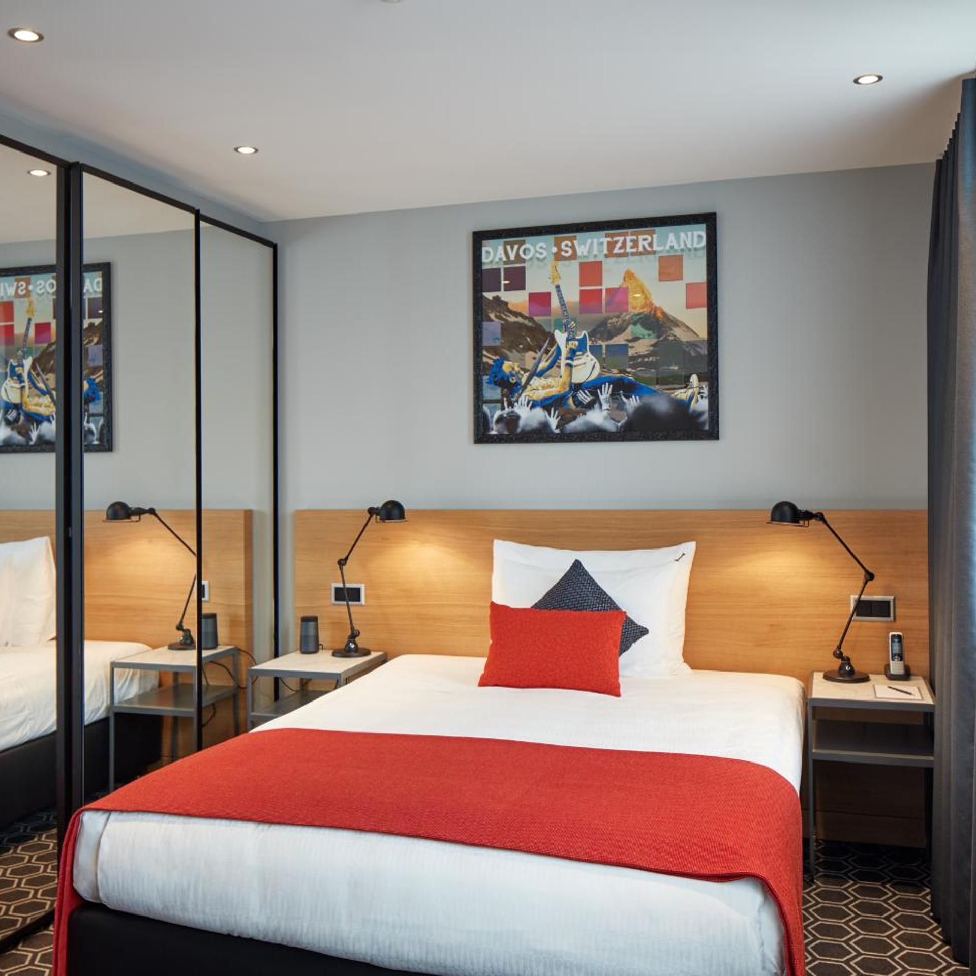 Silver, Superior, Queen Bed