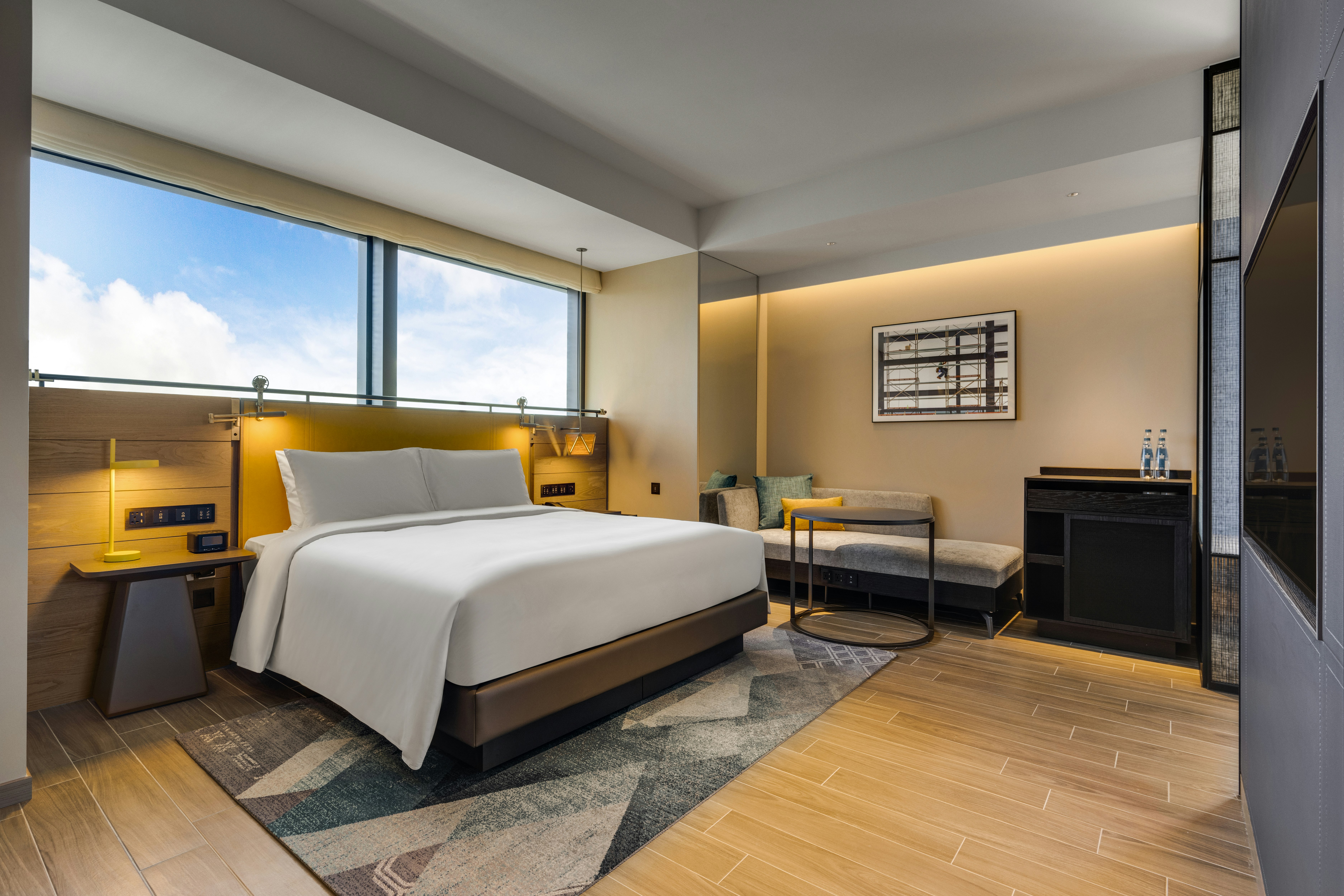ROOM, KING BED, CORNER