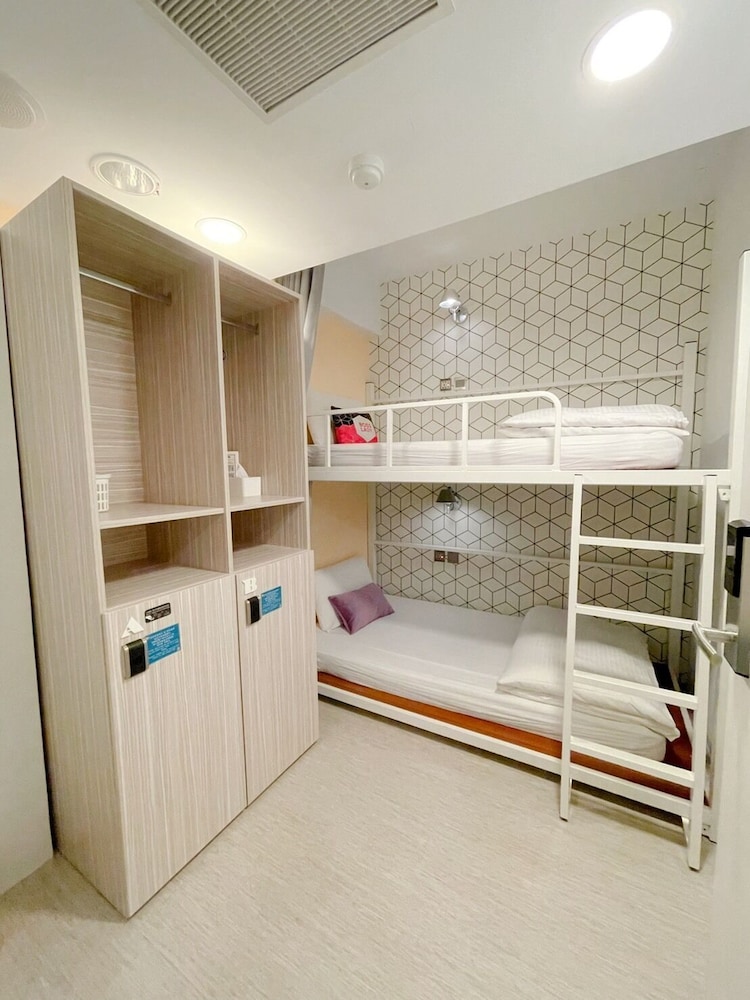 Flyinn Hostel 31/50