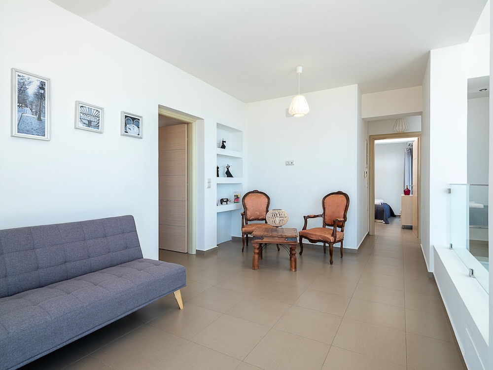 Villa Almyra 14/36