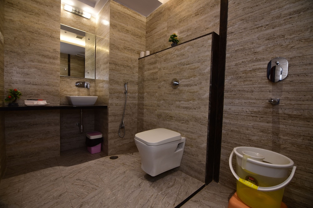 Hotel Varanasi Inn 31/33