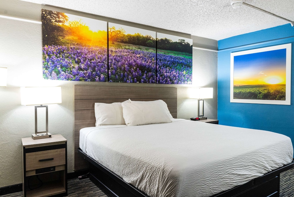 غرفة بسرير كينج لذوي الإعاقة، Days Inn by Wyndham Central San Antonio NW Medical Center 5/8
