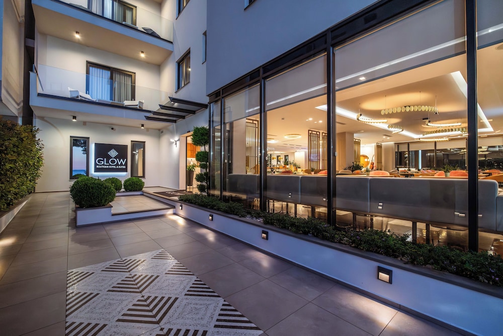 Glow Boutique Hotel & Suites 42/50