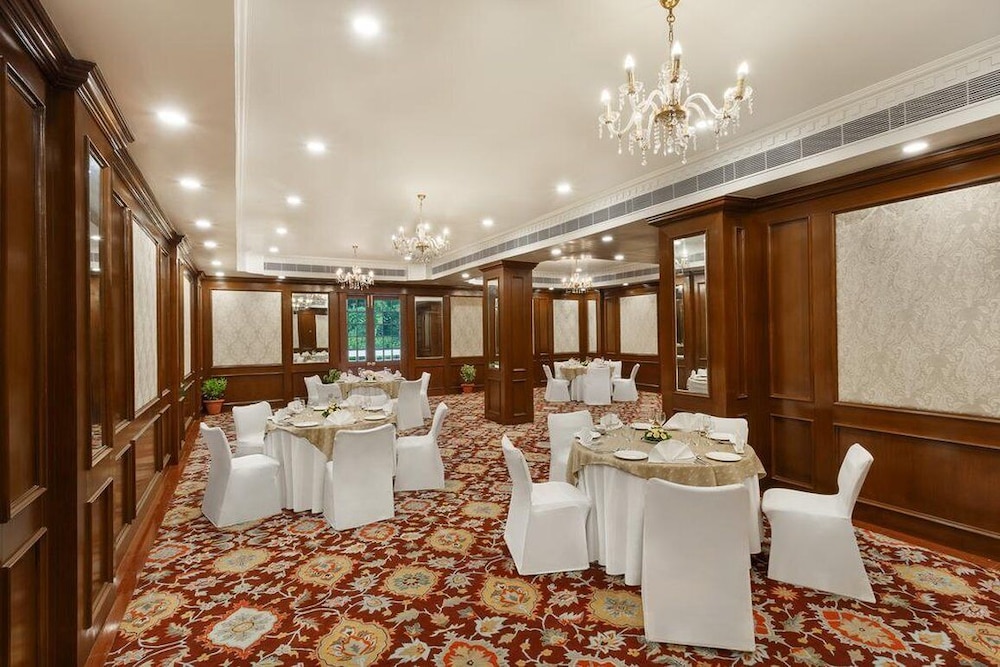 La Place Sarovar Portico Lucknow 33/55