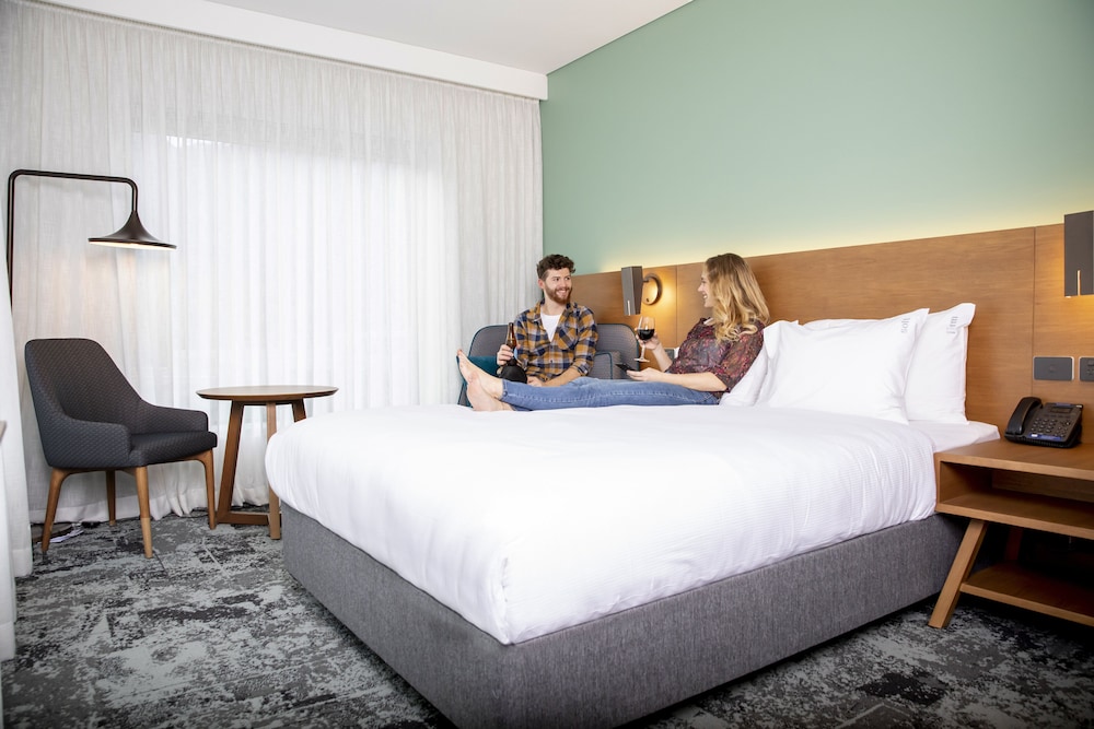 Holiday Inn Express And Suites Queenstown 32/79