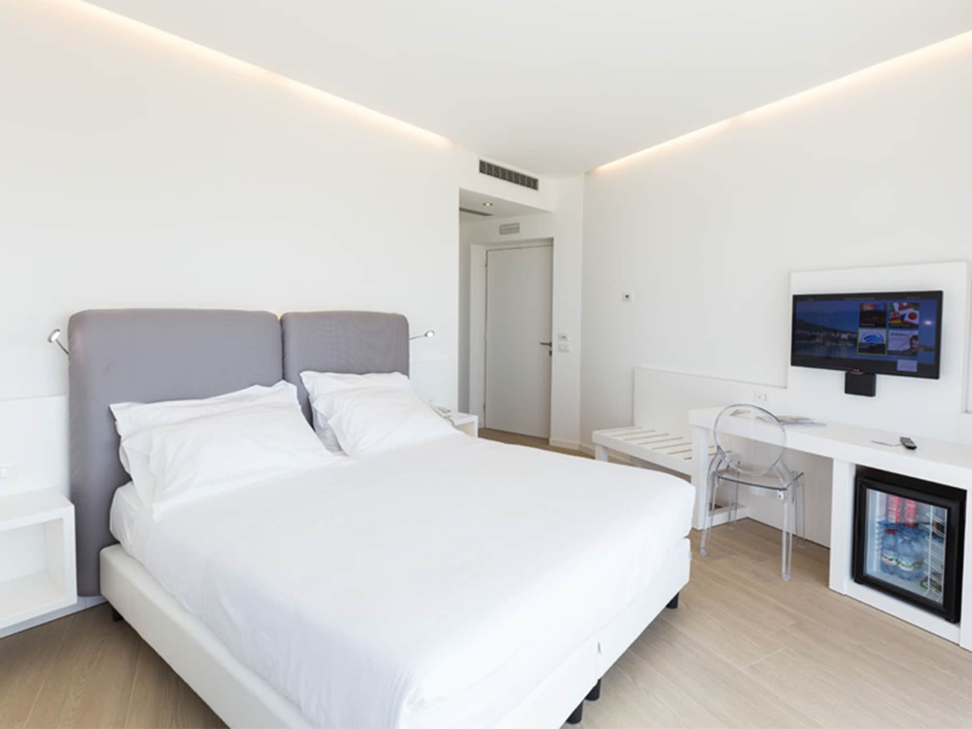 Comfort, Double Bed, Infinity Resort Tropea 2/2