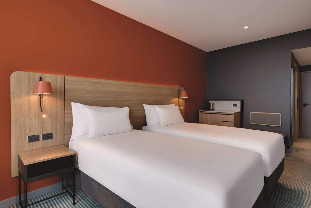 EXECUTIVE, DOUBLE OR TWIN BED