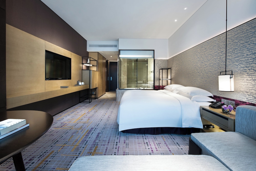 Standard, King Bed, Club Lounge Access