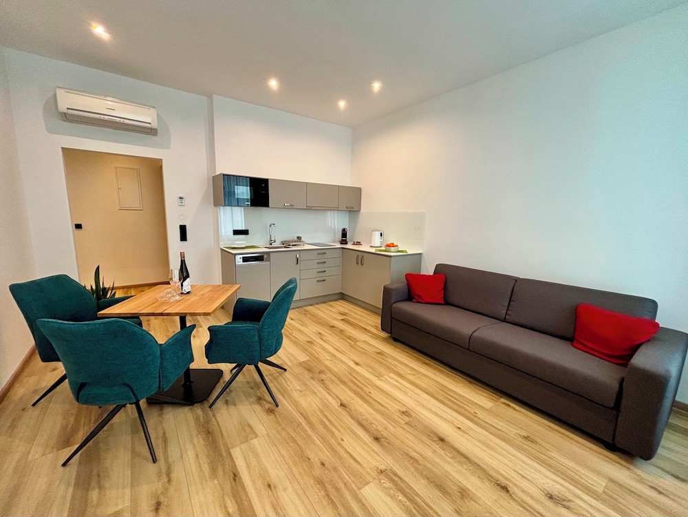 Lucia Hotel 25/46