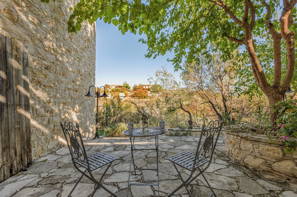 OINOESSA TRADITIONAL BOUTIQUE HOUSES 42/50