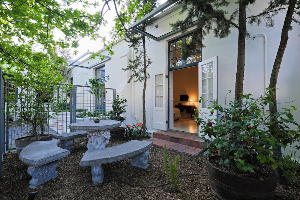 Chapter House Boutique Hotel 21/38