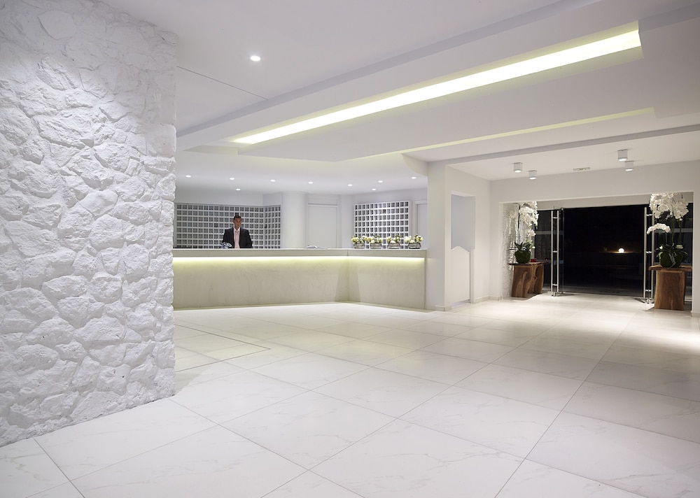 Dimitra Beach Hotel and Suites 8/76